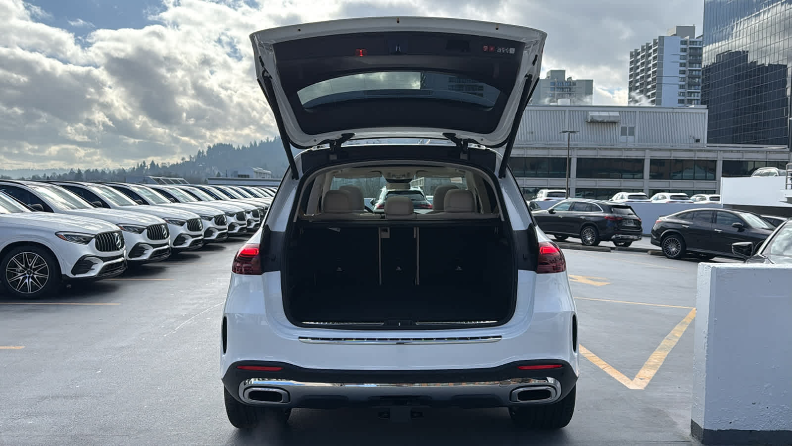 Thumbnail: 2026 Mercedes-Benz GLE - 9