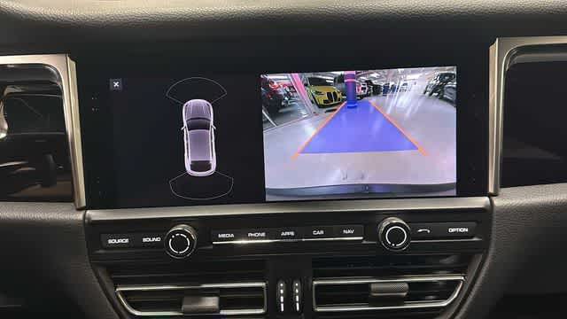 Thumbnail: 2021 Porsche Macan - 18