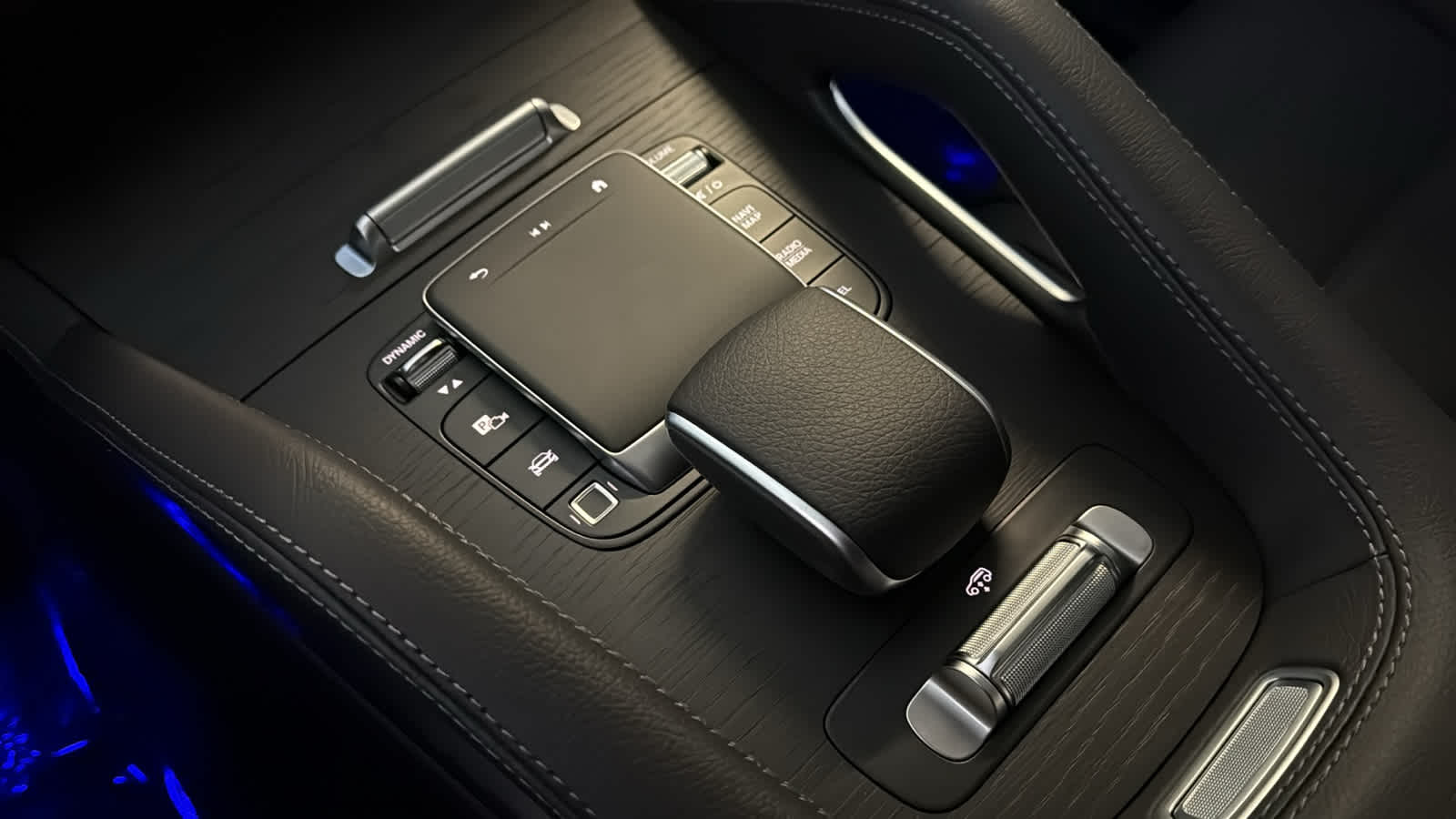 Thumbnail: 2026 Mercedes-Benz GLE - 24