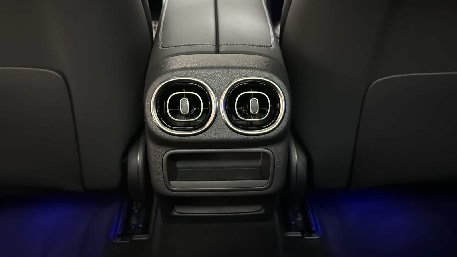 Thumbnail: 2026 Mercedes-Benz GLC - 28