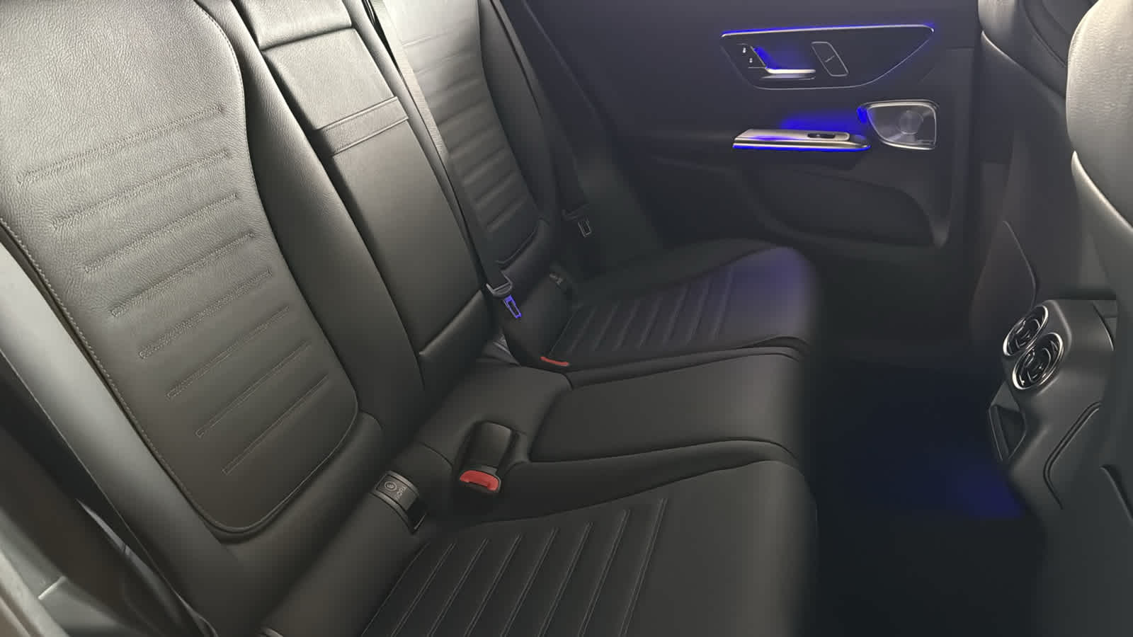 Thumbnail: 2026 Mercedes-Benz GLC - 35