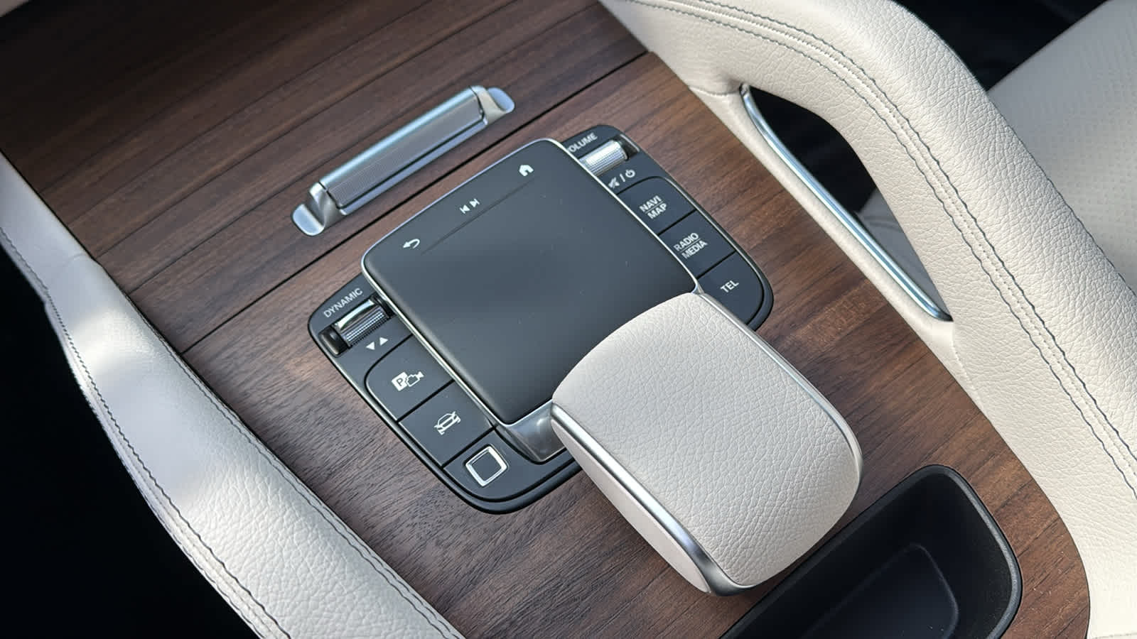 Thumbnail: 2026 Mercedes-Benz GLE - 25