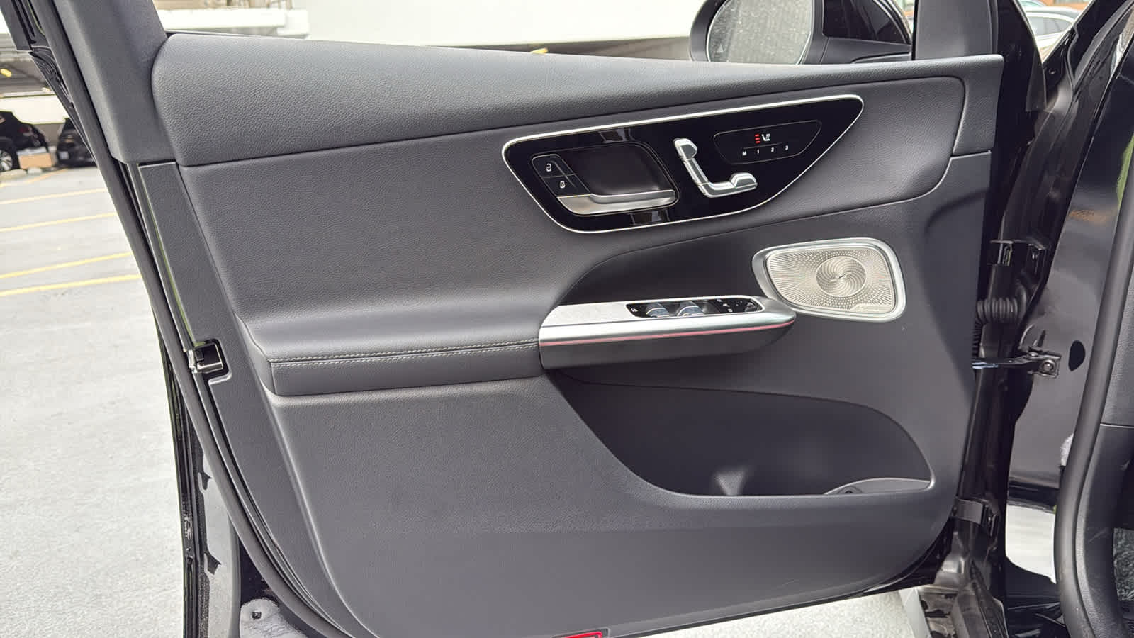 Thumbnail: 2025 Mercedes-Benz GLC - 13