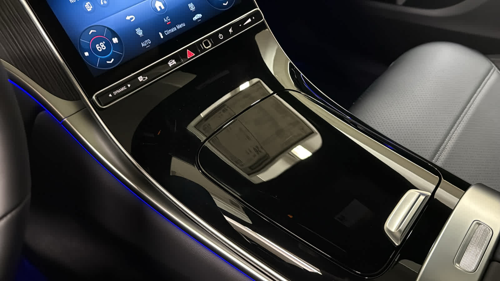 Thumbnail: 2026 Mercedes-Benz GLC - 24