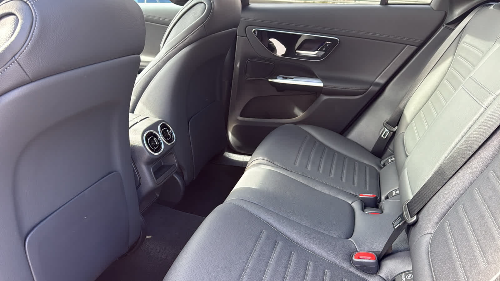 Thumbnail: 2026 Mercedes-Benz GLC - 31