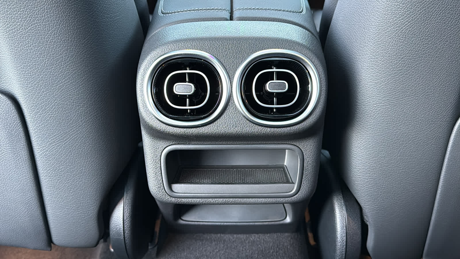 Thumbnail: 2026 Mercedes-Benz GLC - 29