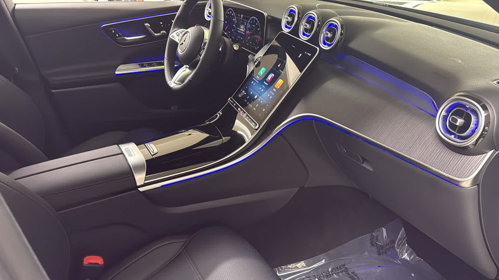 Thumbnail: 2026 Mercedes-Benz GLC - 37