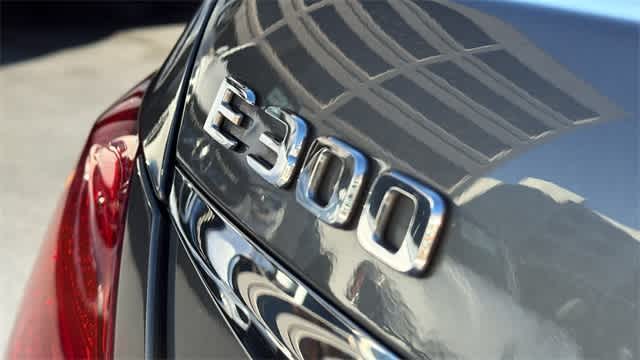 Thumbnail: 2017 Mercedes-Benz E-Class - 10