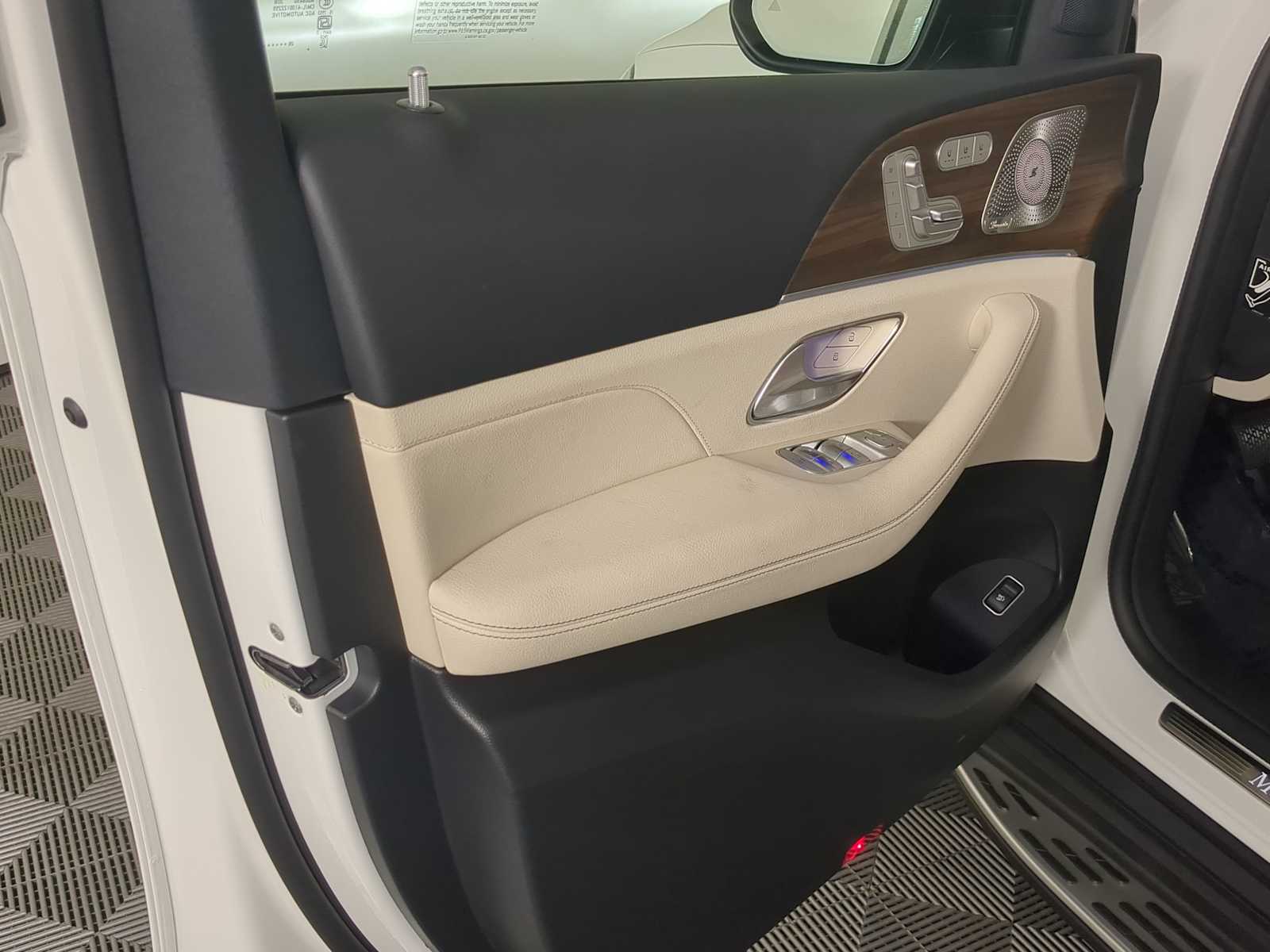 Thumbnail: 2026 Mercedes-Benz GLE - 16