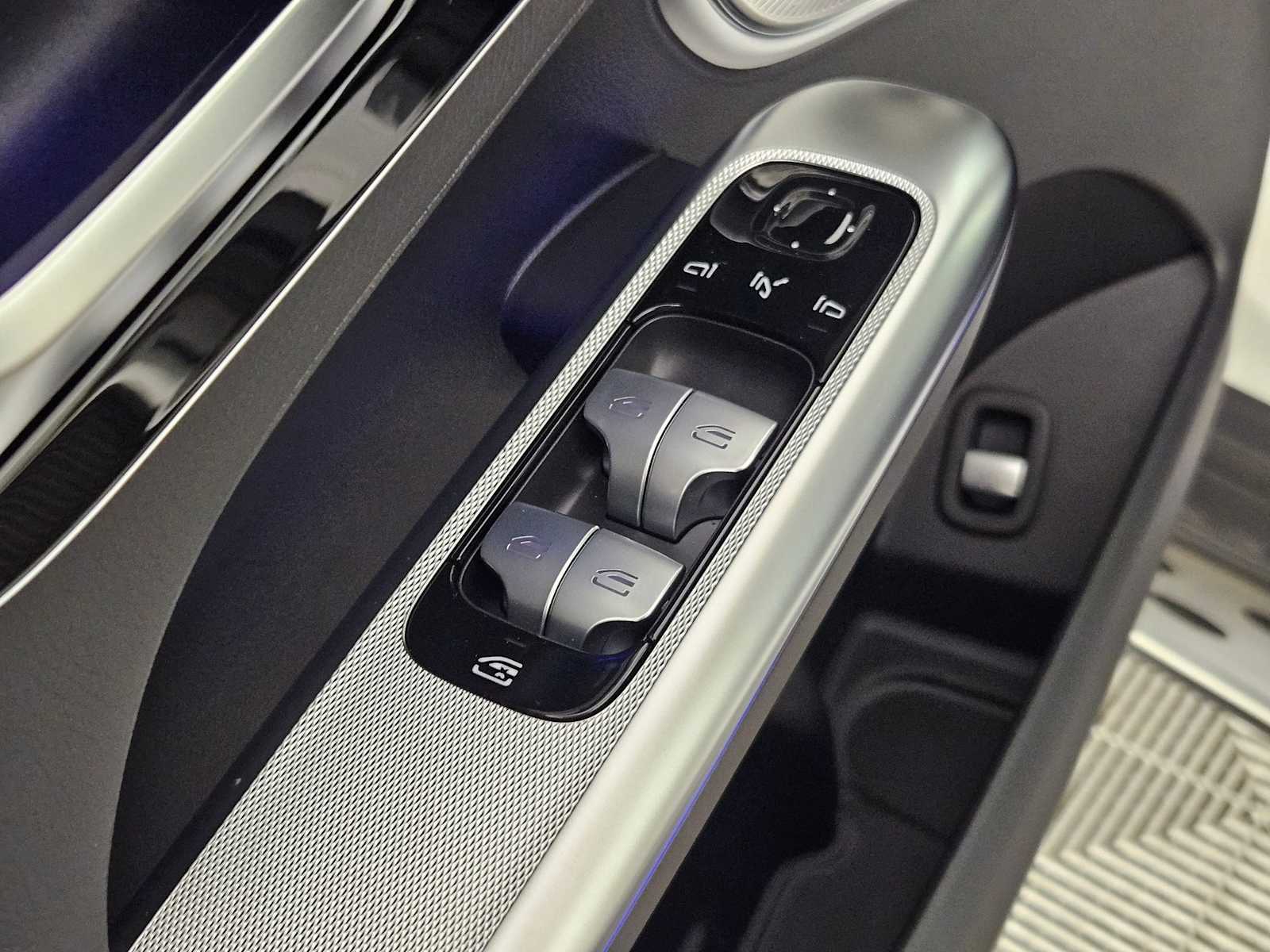 2025 Mercedes-Benz GLC 300 17