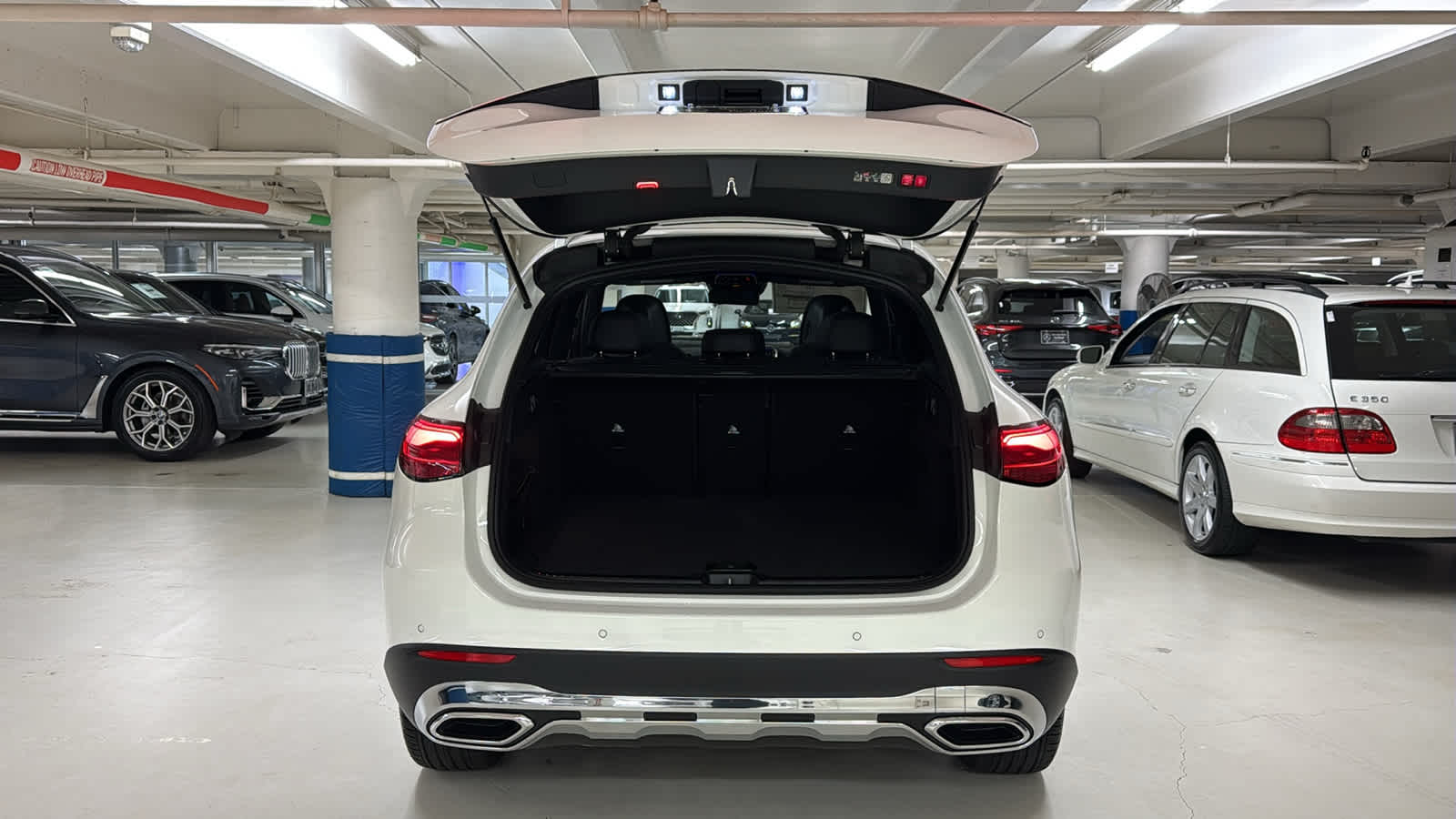 Thumbnail: 2026 Mercedes-Benz GLC - 9