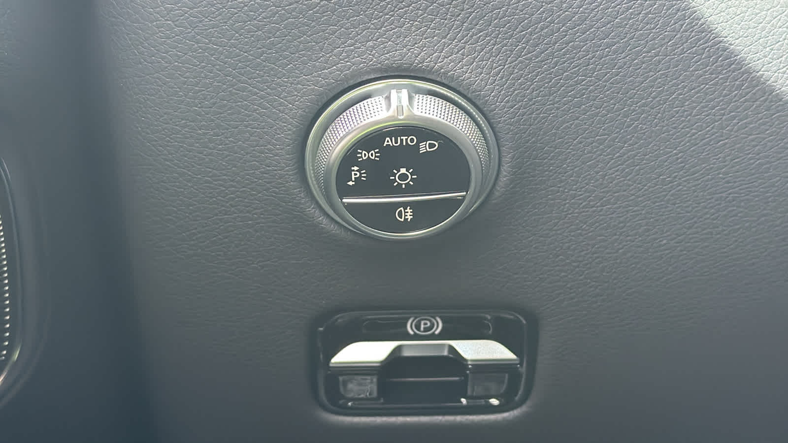 Thumbnail: 2025 Mercedes-Benz GL-Class - 18