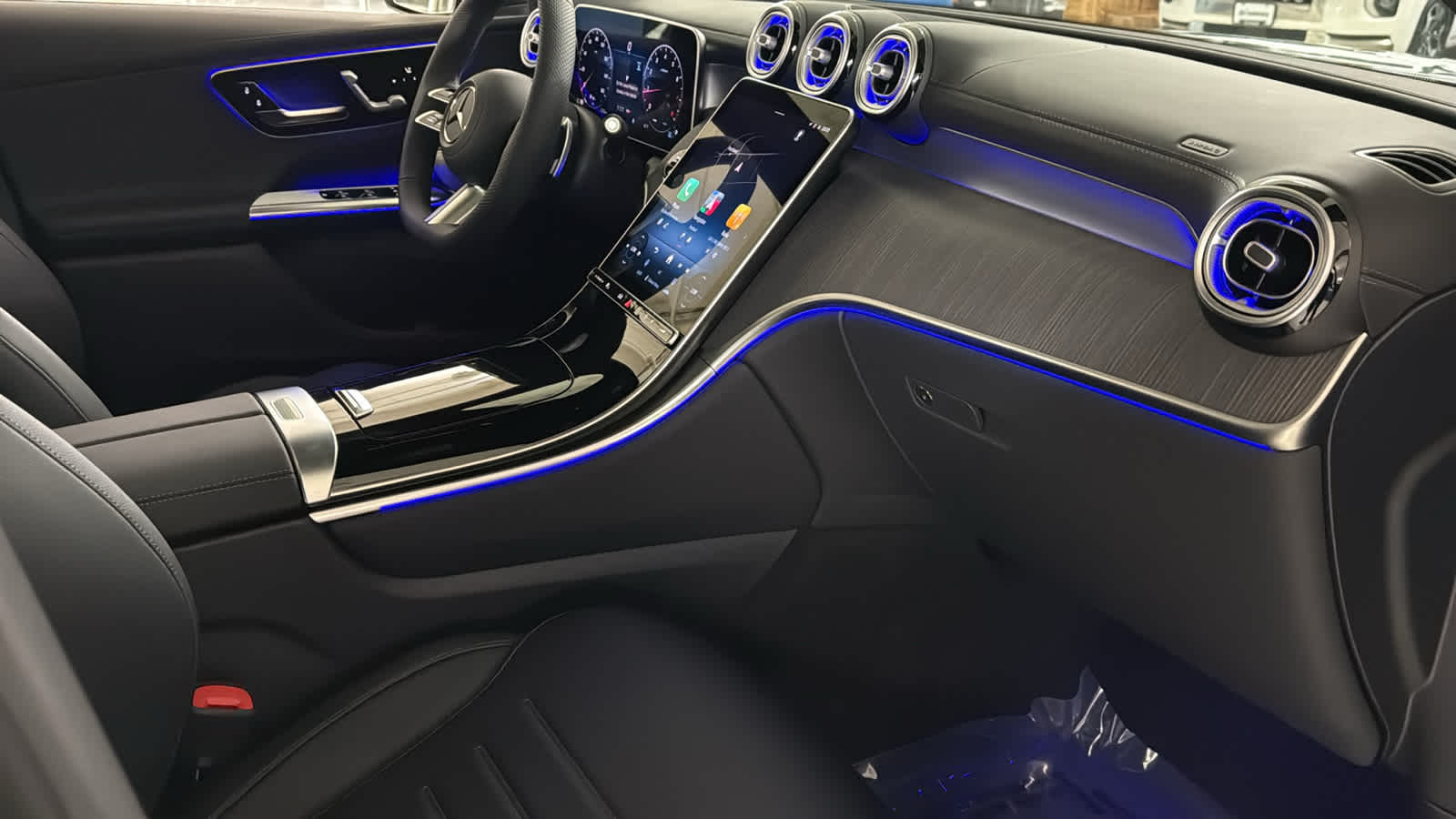 Thumbnail: 2026 Mercedes-Benz GLC - 36