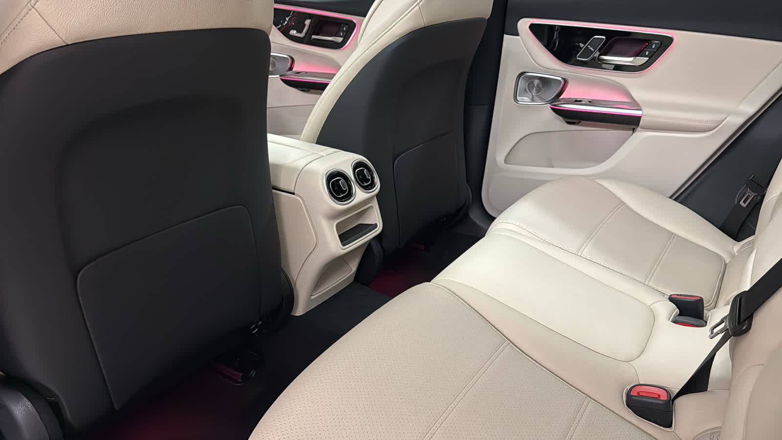 Thumbnail: 2026 Mercedes-Benz GLC - 29