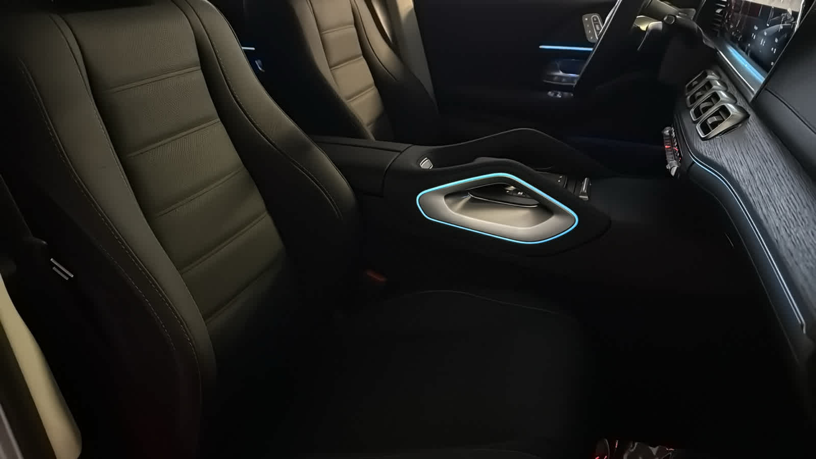 Thumbnail: 2026 Mercedes-Benz GLE - 36