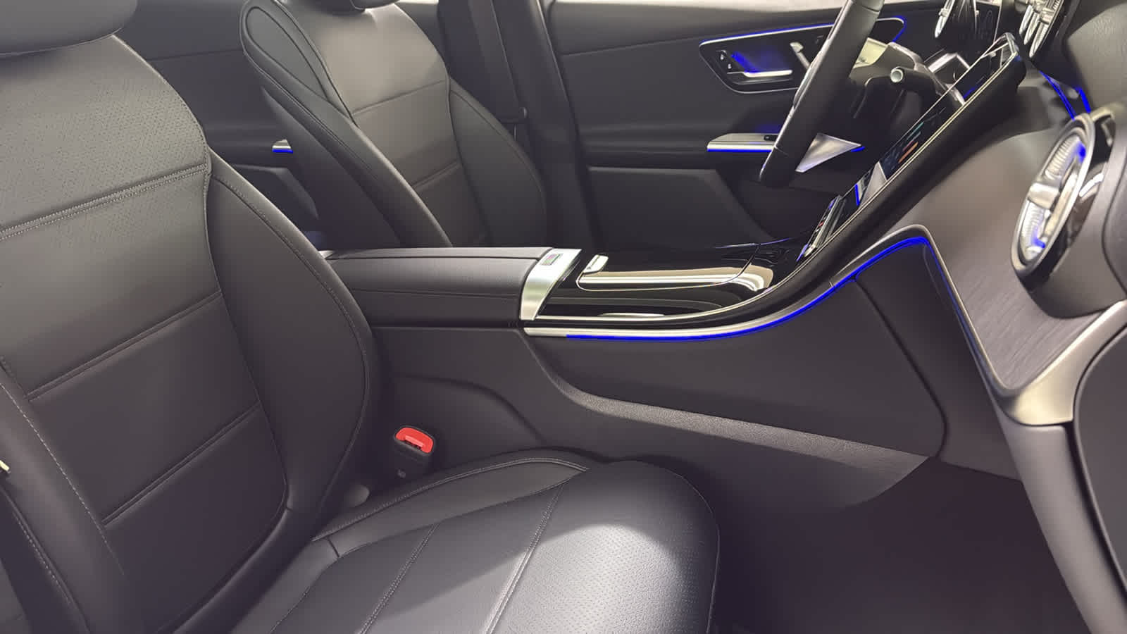 Thumbnail: 2026 Mercedes-Benz GLC - 36