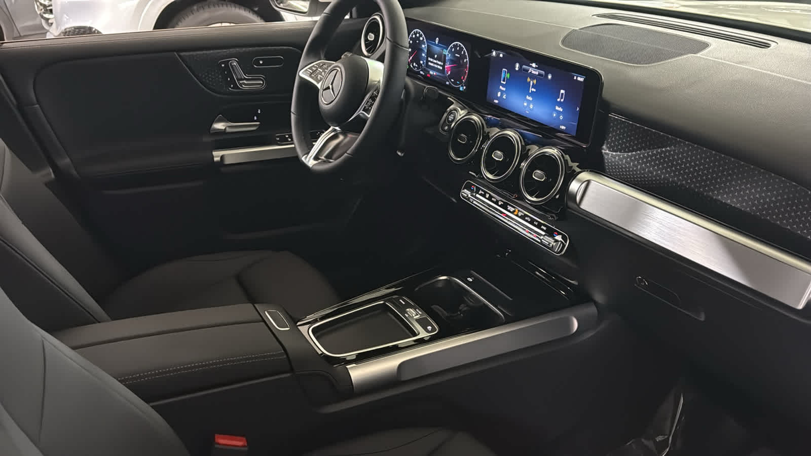 Thumbnail: 2026 Mercedes-Benz GLB - 38