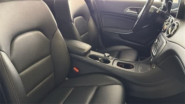 Thumbnail: 2018 Mercedes-Benz GLA - 35