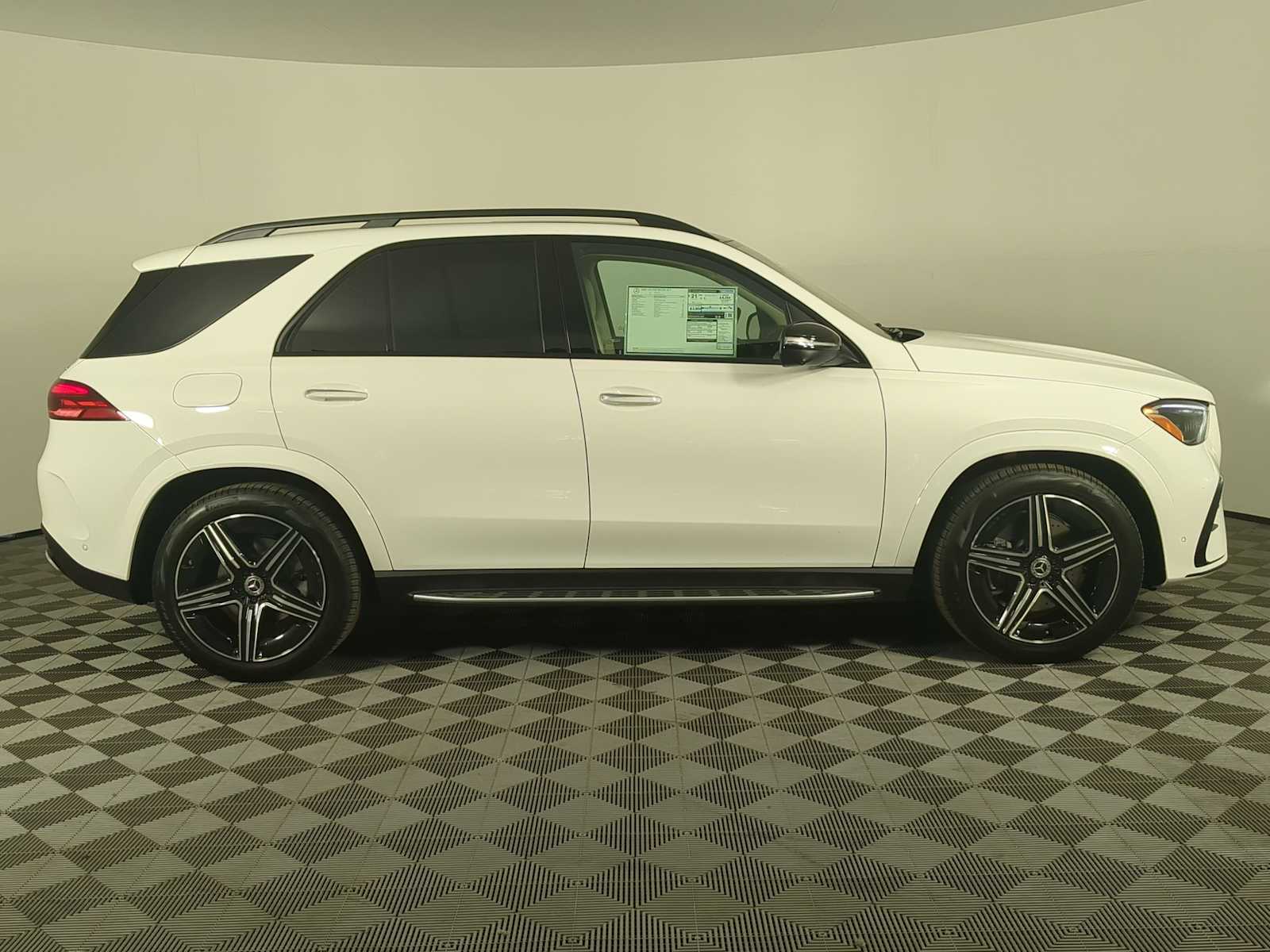 Thumbnail: 2026 Mercedes-Benz GLE - 6