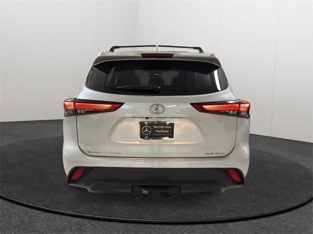Thumbnail: 2022 Toyota Highlander - 6
