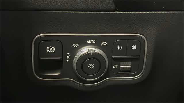 Thumbnail: 2025 Mercedes-Benz GLA - 12