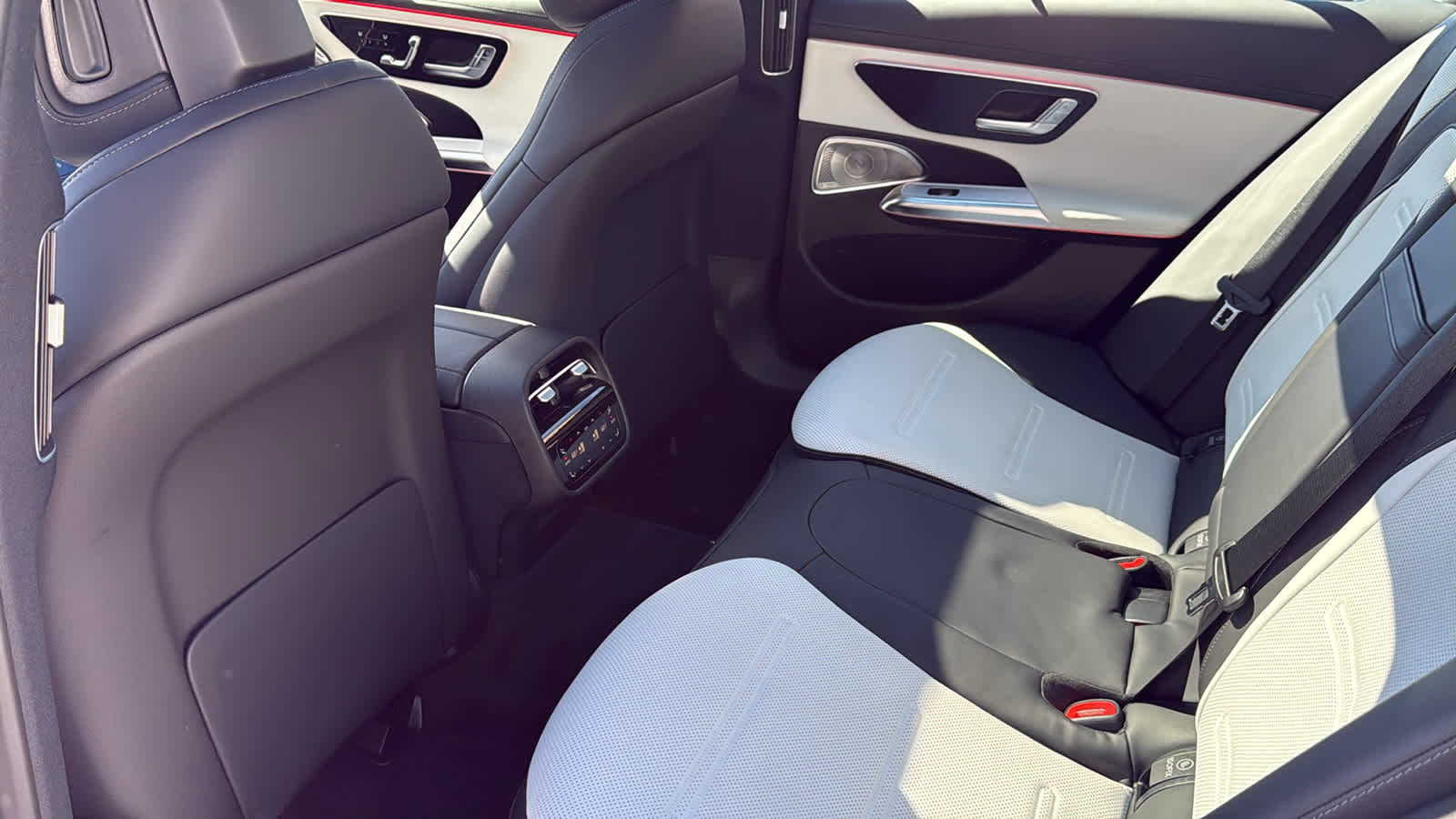 Thumbnail: 2026 Mercedes-Benz E-Class - 30