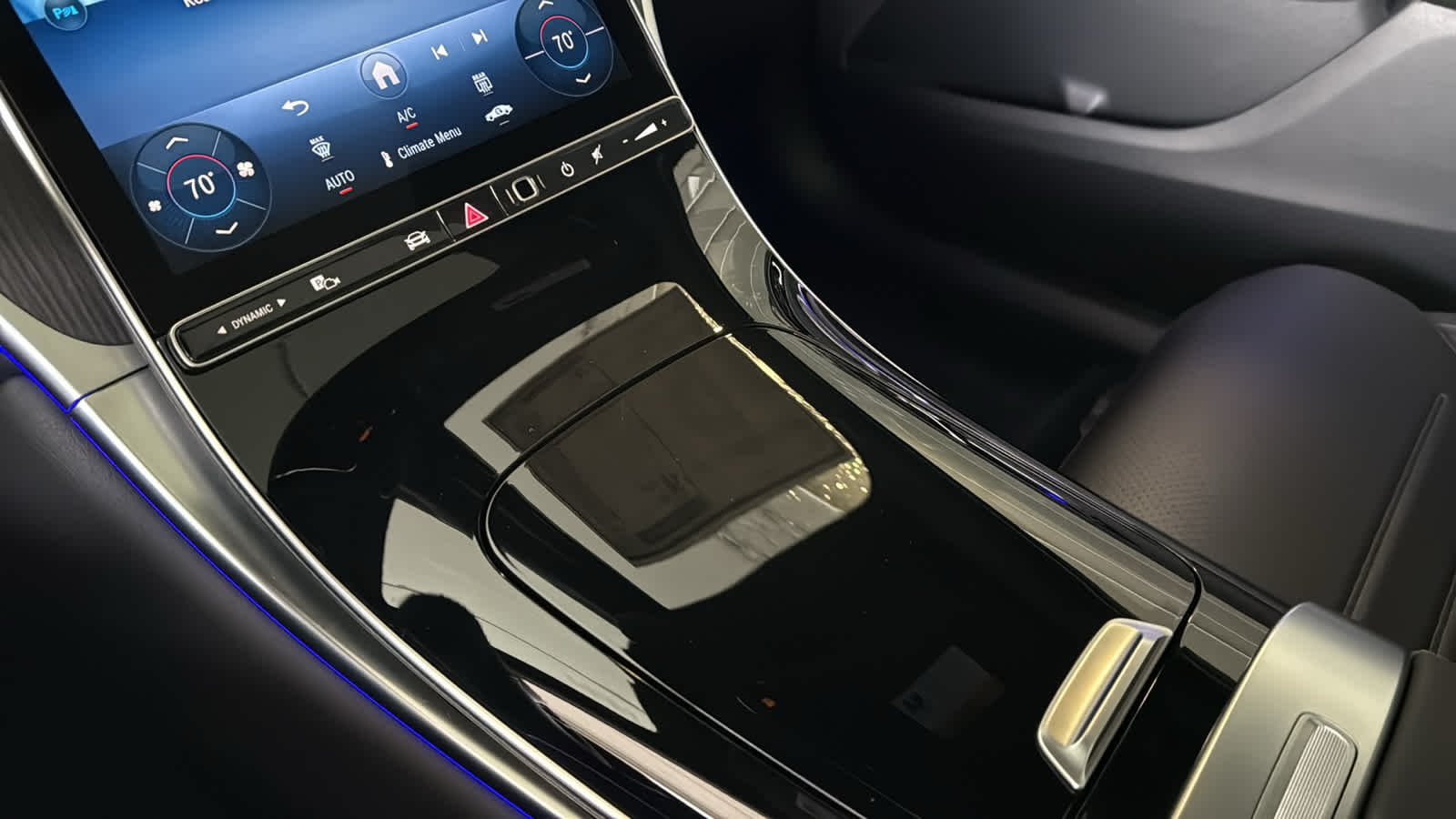 Thumbnail: 2026 Mercedes-Benz GLC - 21