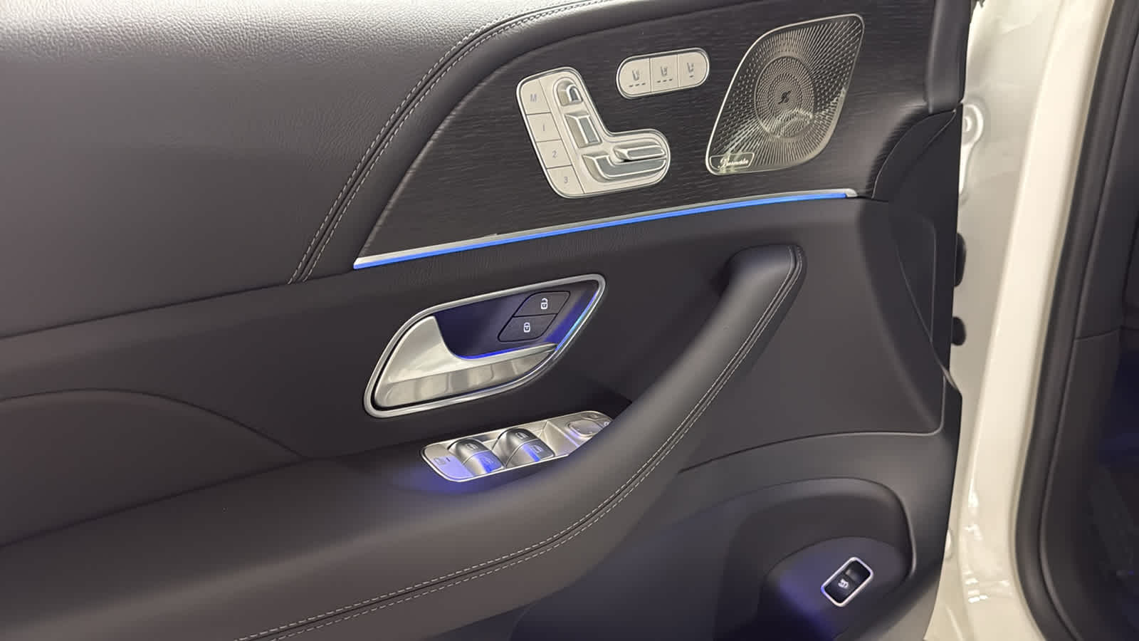 Thumbnail: 2026 Mercedes-Benz GLE - 14