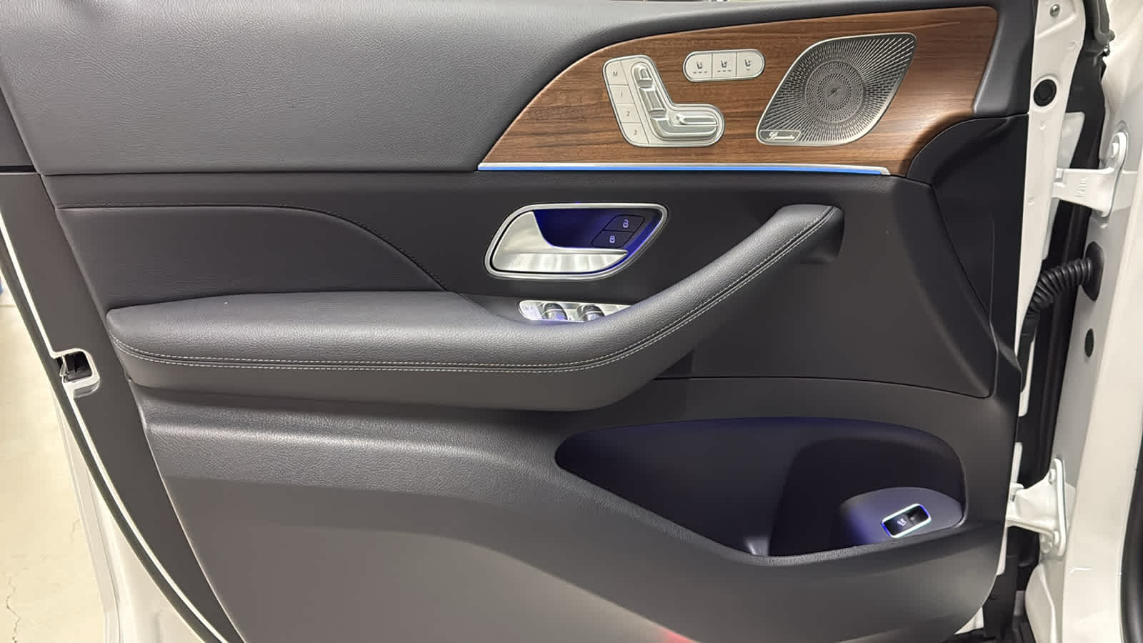 Thumbnail: 2026 Mercedes-Benz GLE - 15