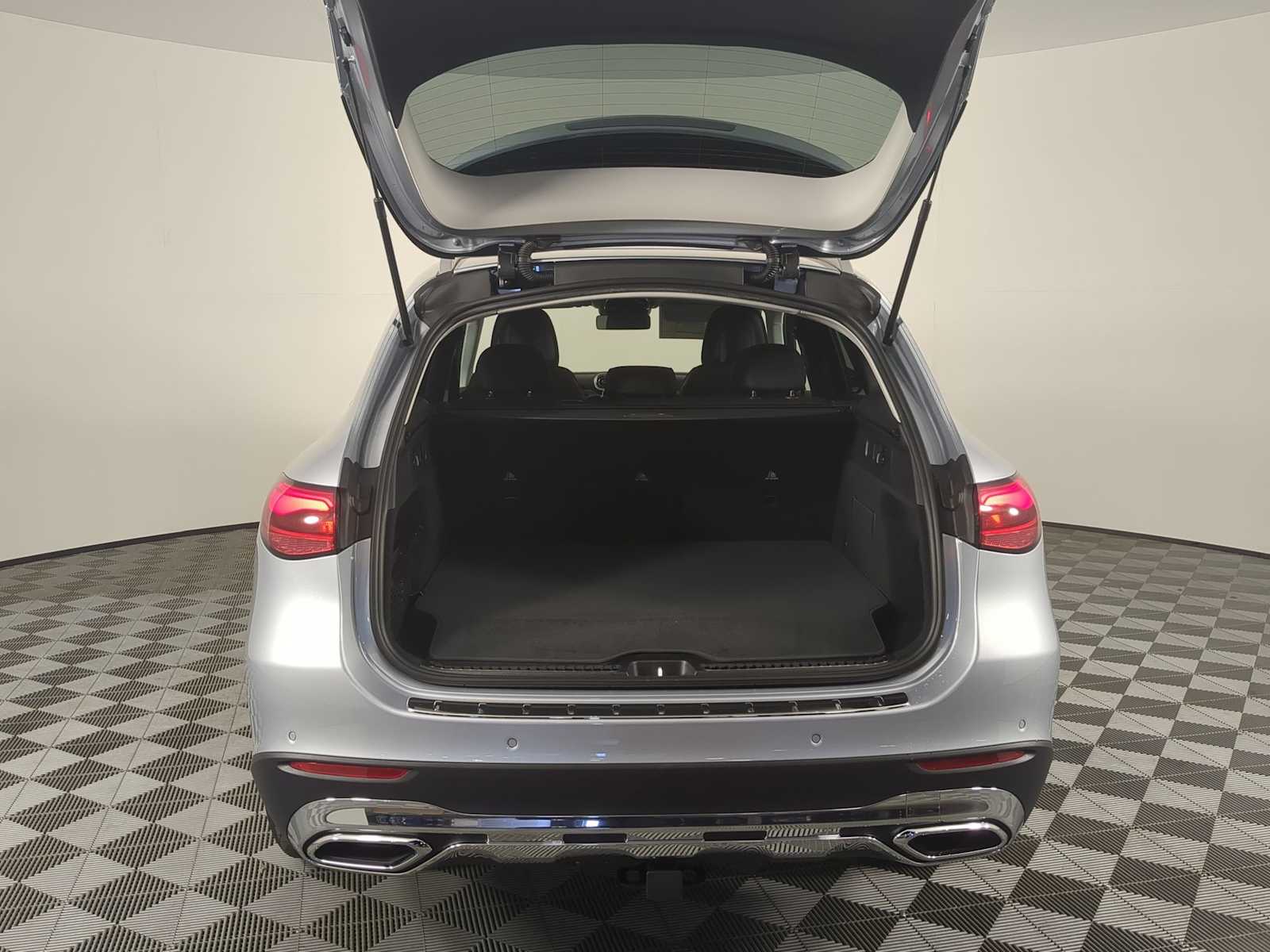 Thumbnail: 2026 Mercedes-Benz GLC - 36