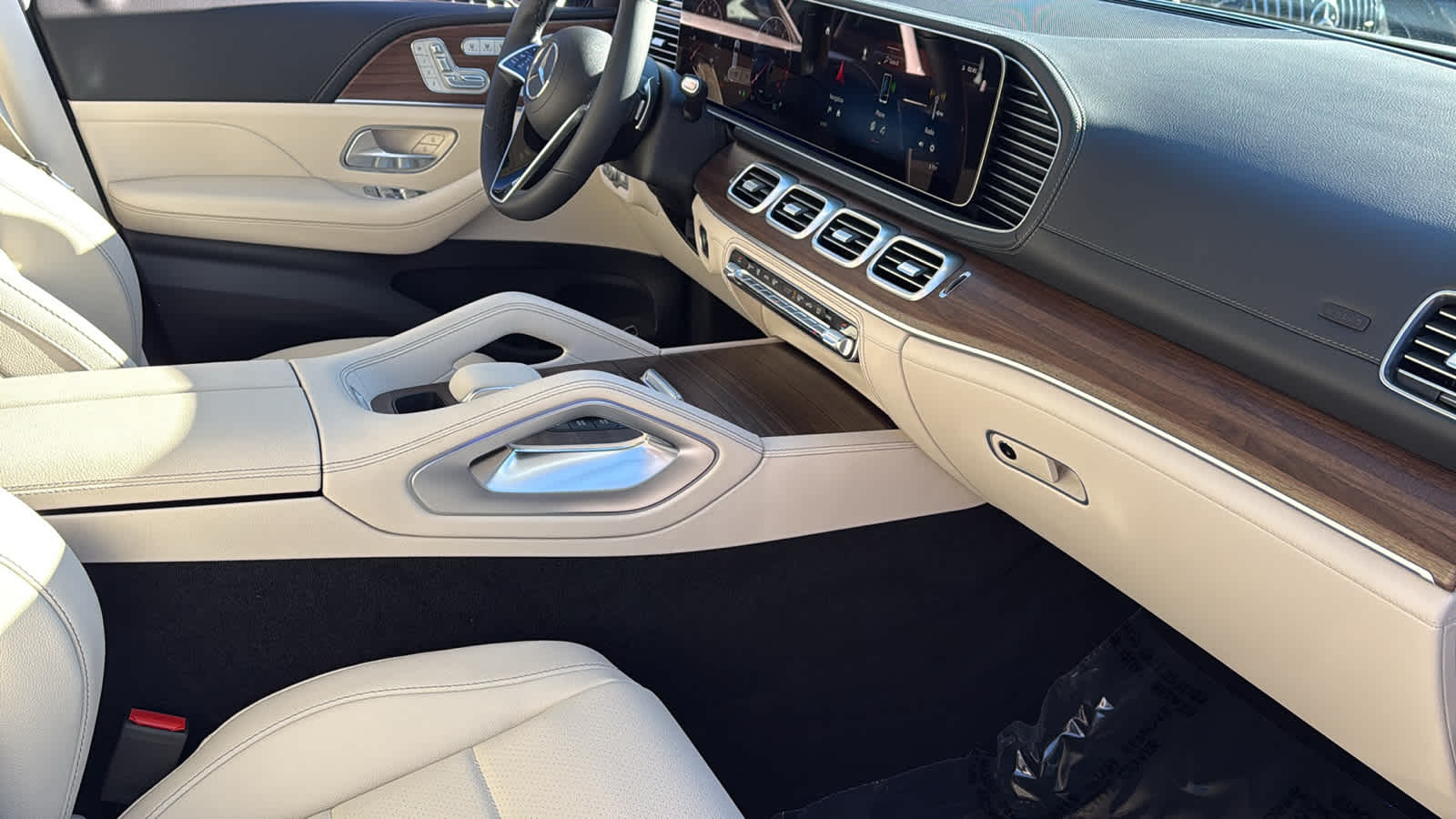 Thumbnail: 2026 Mercedes-Benz GLE - 36