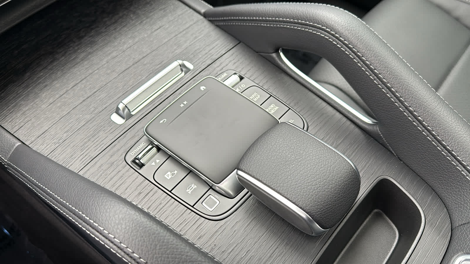 Thumbnail: 2026 Mercedes-Benz GLE - 22