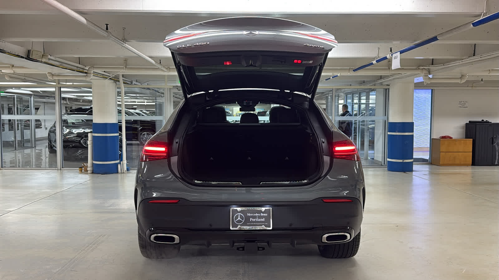 Thumbnail: 2026 Mercedes-Benz GLE - 8