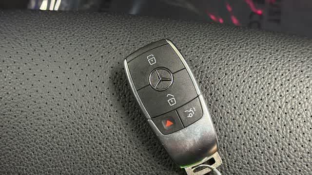 Thumbnail: 2022 Mercedes-Benz GLC - 37