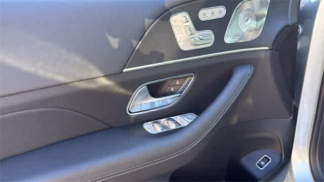 Thumbnail: 2025 Mercedes-Benz GLS - 15