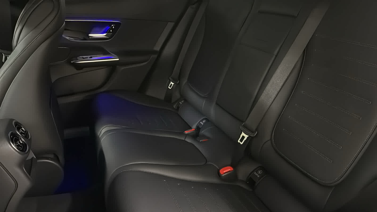 Thumbnail: 2026 Mercedes-Benz GLC - 31