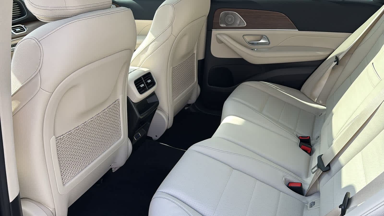 Thumbnail: 2026 Mercedes-Benz GLE - 32