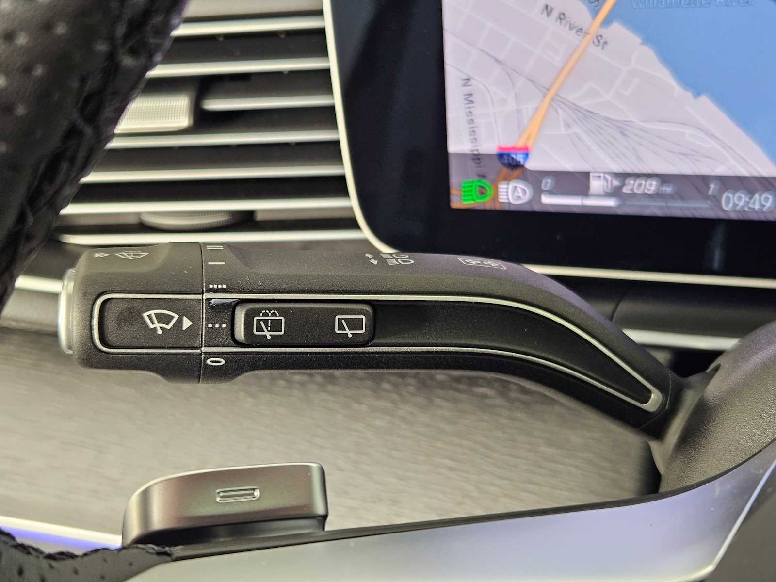 Thumbnail: 2025 Mercedes-Benz GLS - 29