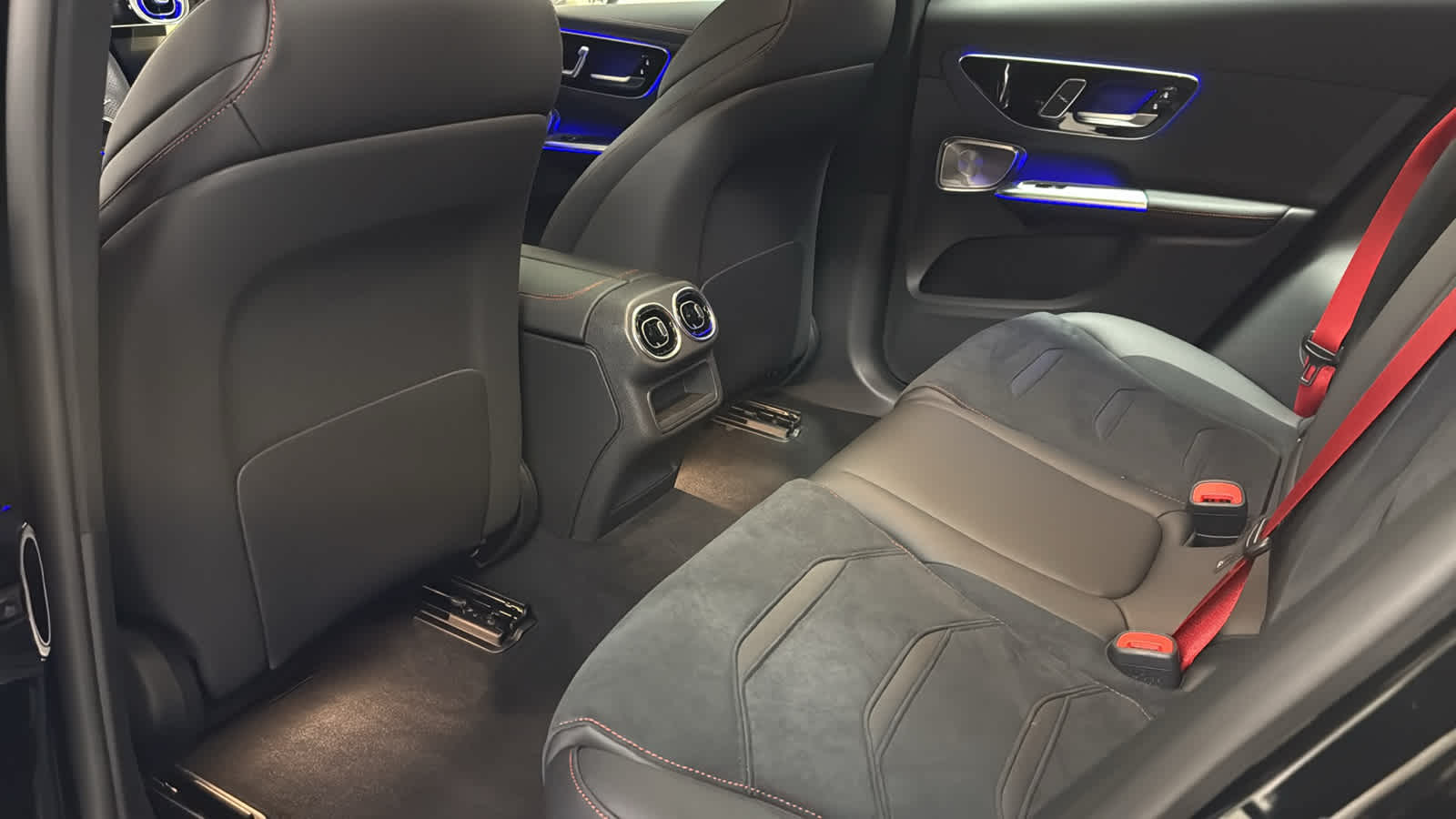 Thumbnail: 2026 Mercedes-Benz GLC - 30