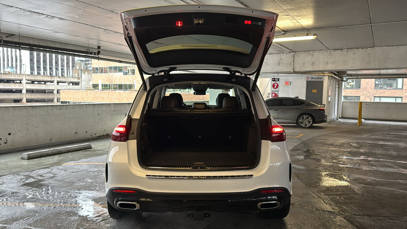 Thumbnail: 2026 Mercedes-Benz GLE - 8