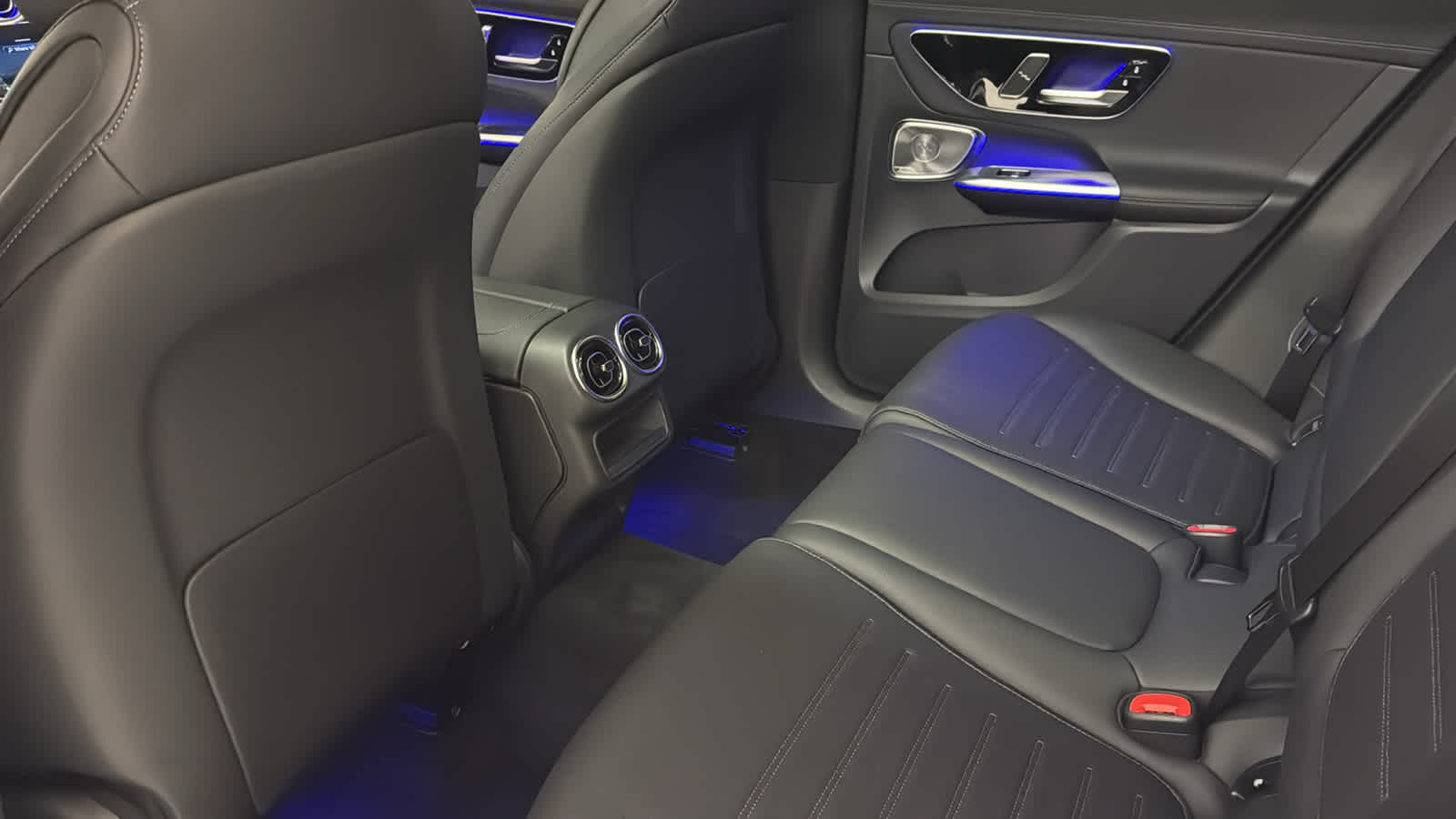 Thumbnail: 2023 Mercedes-Benz GLC - 30