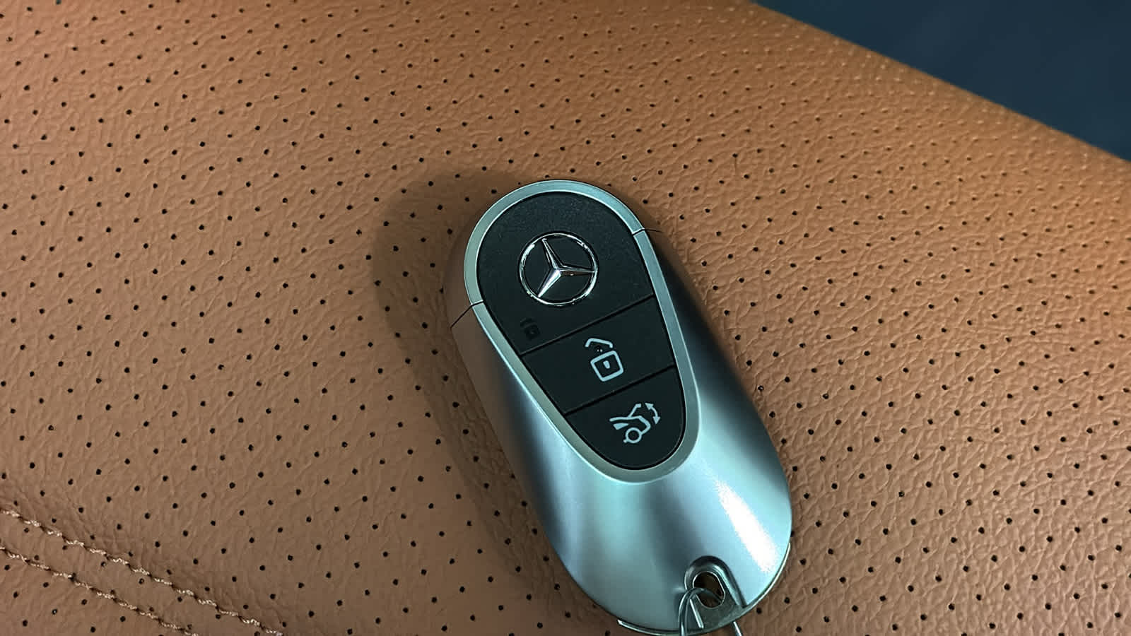 Thumbnail: 2026 Mercedes-Benz GLC - 37