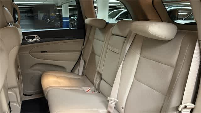 Thumbnail: 2022 Jeep Grand Cherokee - 25