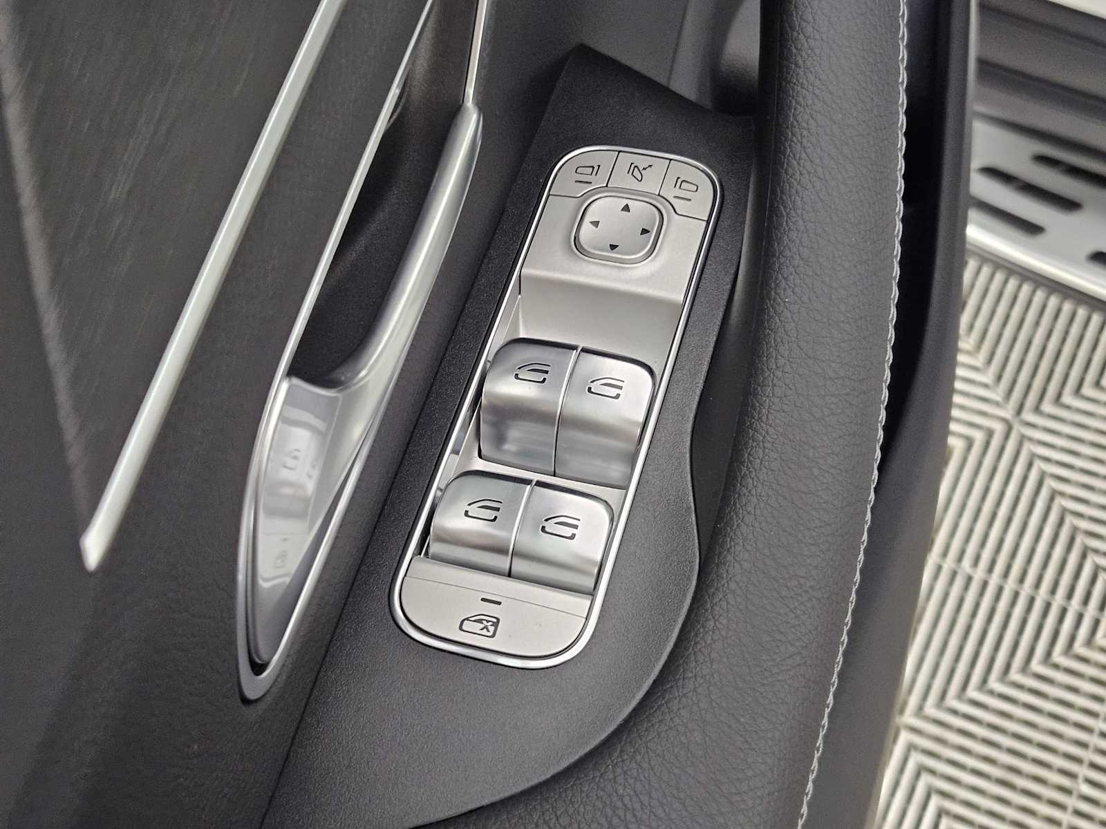 Thumbnail: 2025 Mercedes-Benz GLS - 17