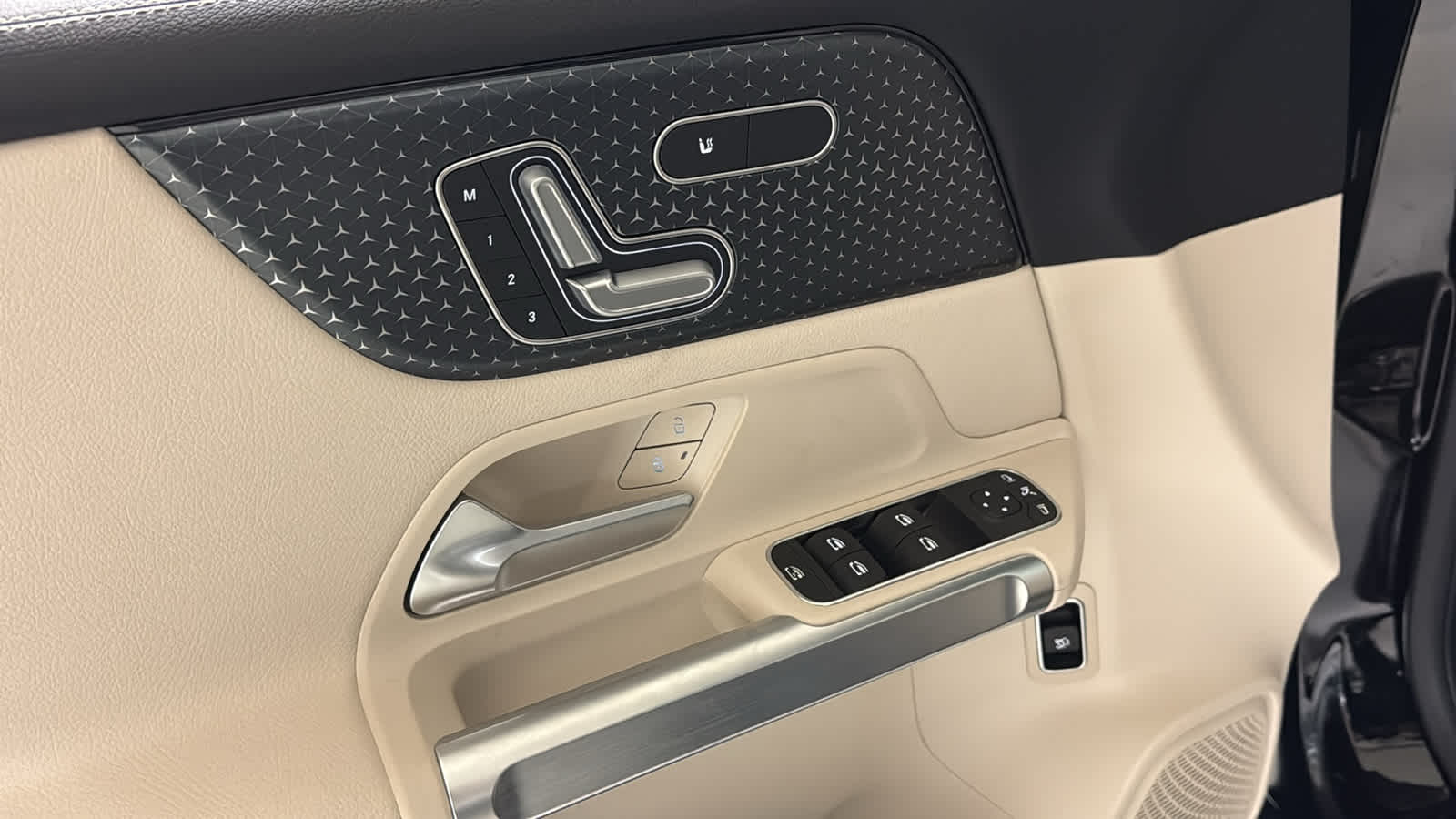 Thumbnail: 2026 Mercedes-Benz GLB - 17