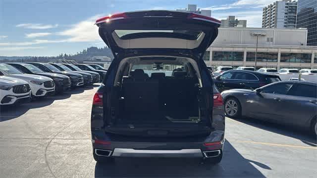 Thumbnail: 2020 BMW X7 - 7