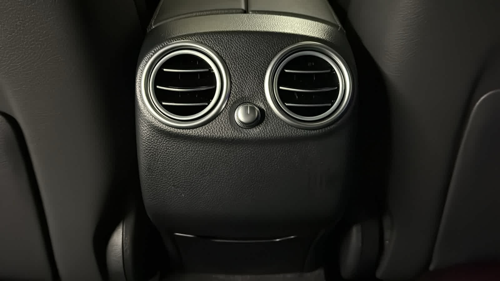 Thumbnail: 2023 Mercedes-Benz GLC - 30