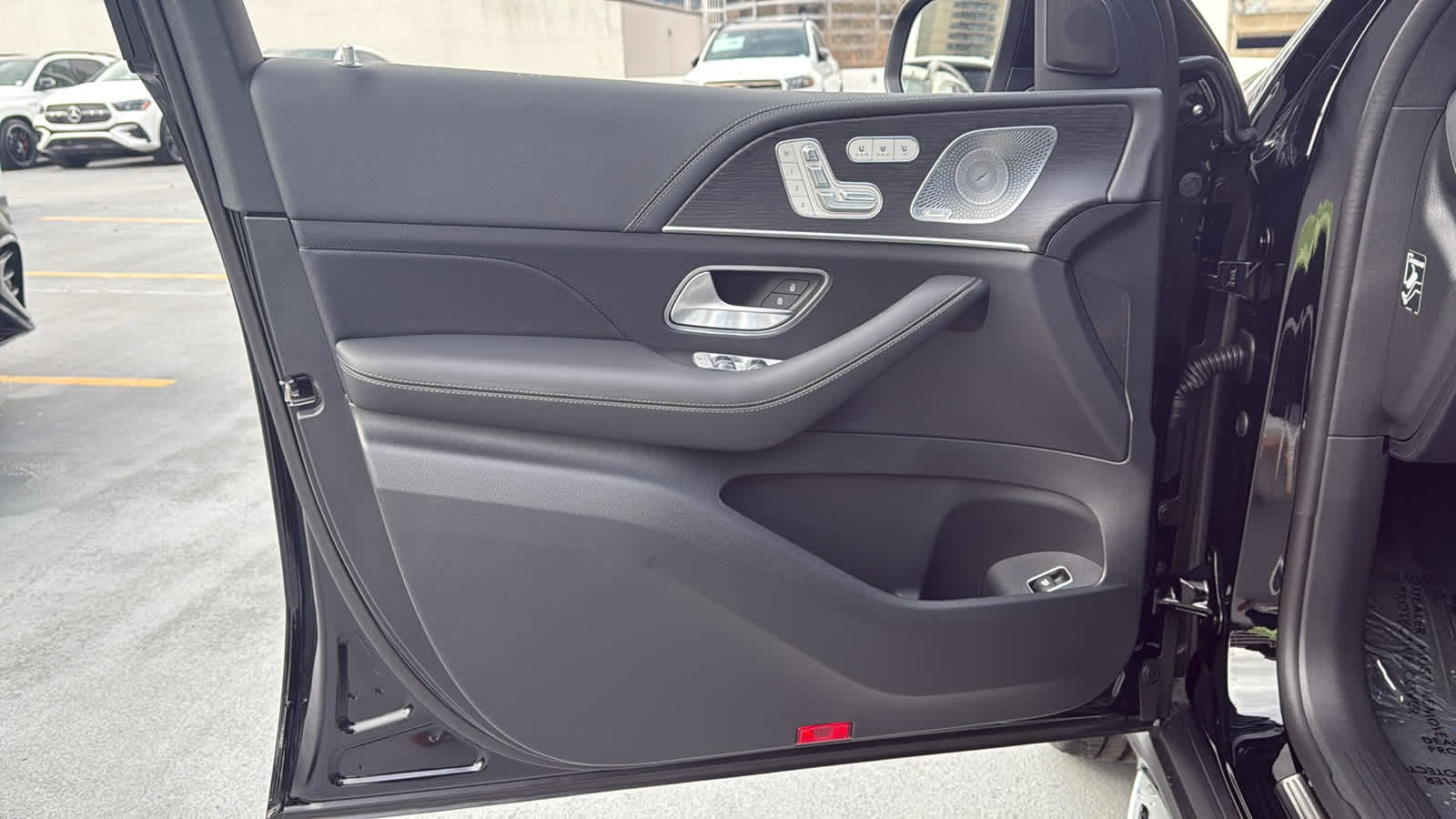 Thumbnail: 2026 Mercedes-Benz GLE - 13