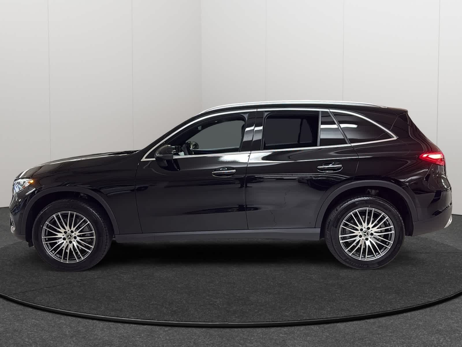 Thumbnail: 2026 Mercedes-Benz GLC - 3