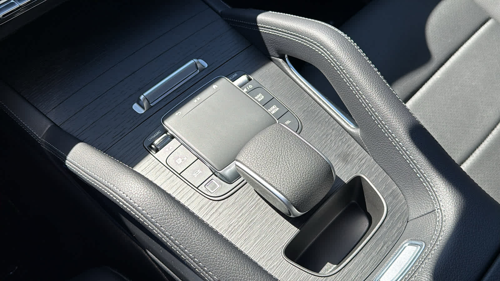 Thumbnail: 2026 Mercedes-Benz GLE - 24